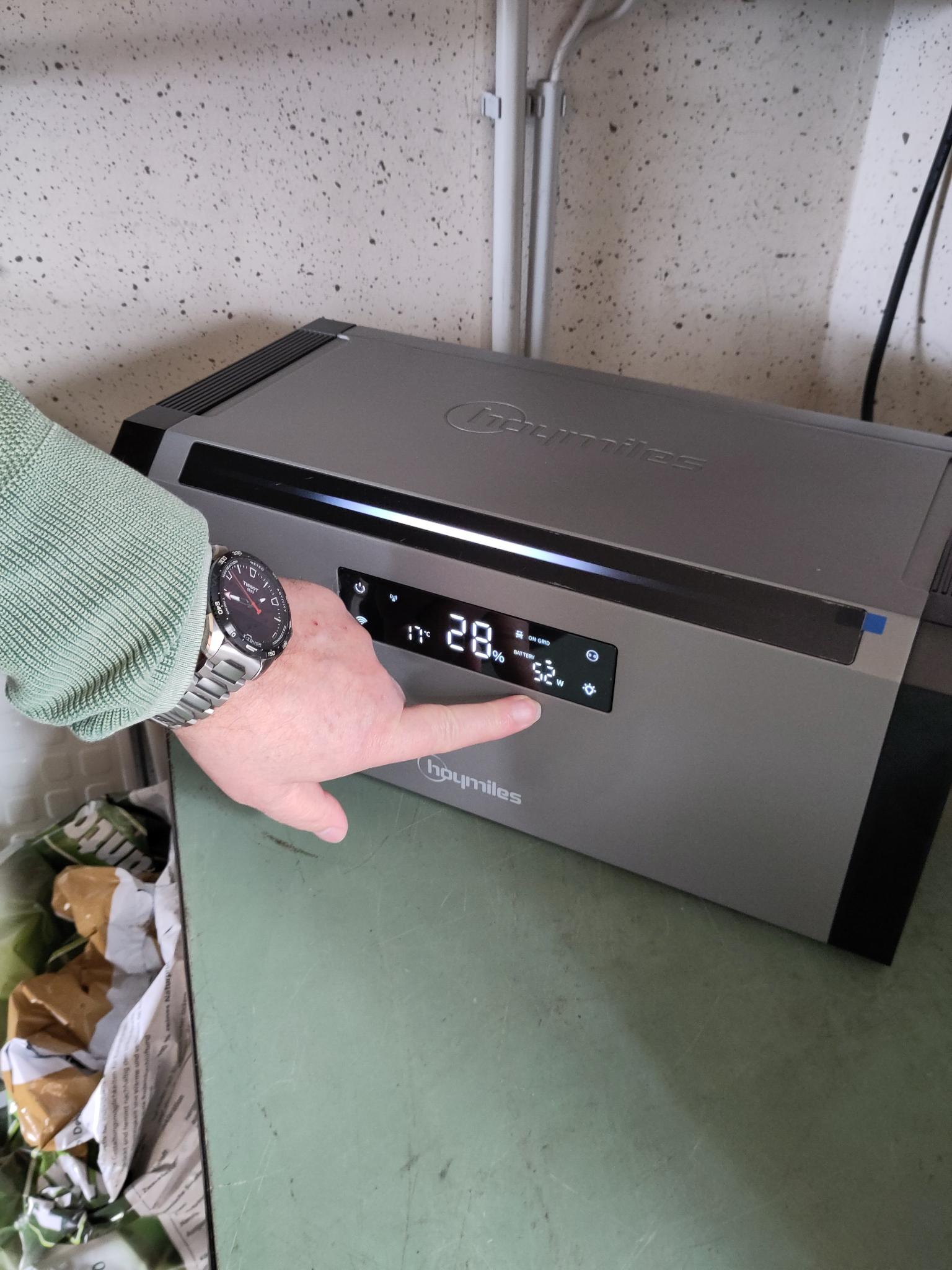 Hoymiles HiBattery HB-1920-AC-SV (1,92kWh AC-Speicher zum Nachrüsten mit Backup-Funktion)
